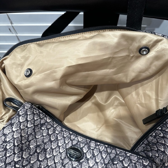 Vintage, no longer produced so hard to find EXTRA LARGE Coach weekender bag! - Picture 11 of 14